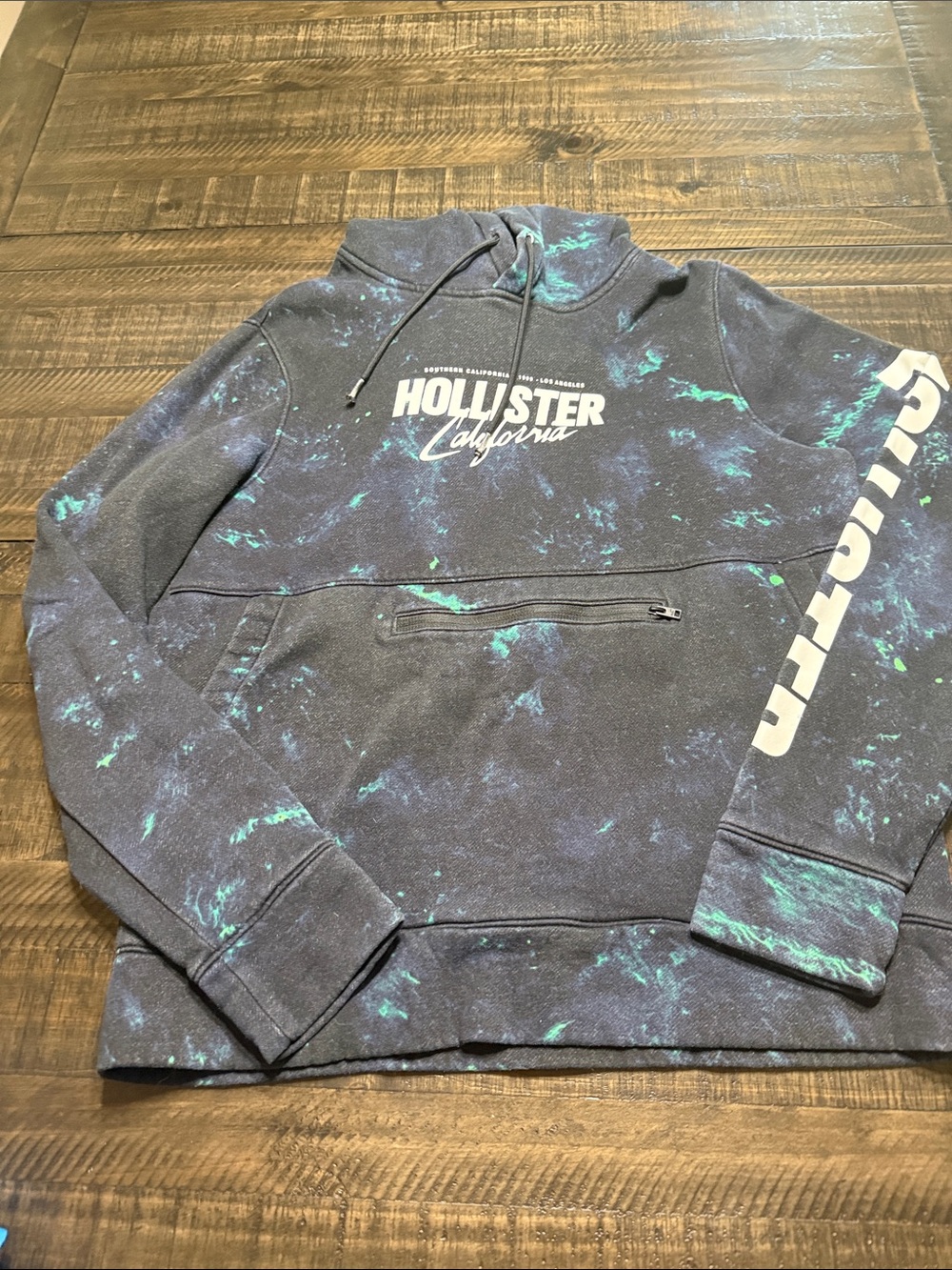 Hollister Men’s Navy Hoodie with Teal Splash Print